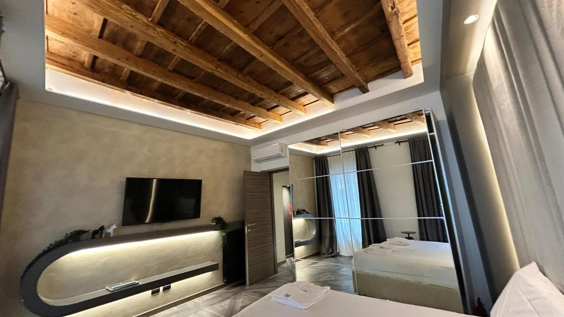 Davinci Apartament Near Duomo Mediolan