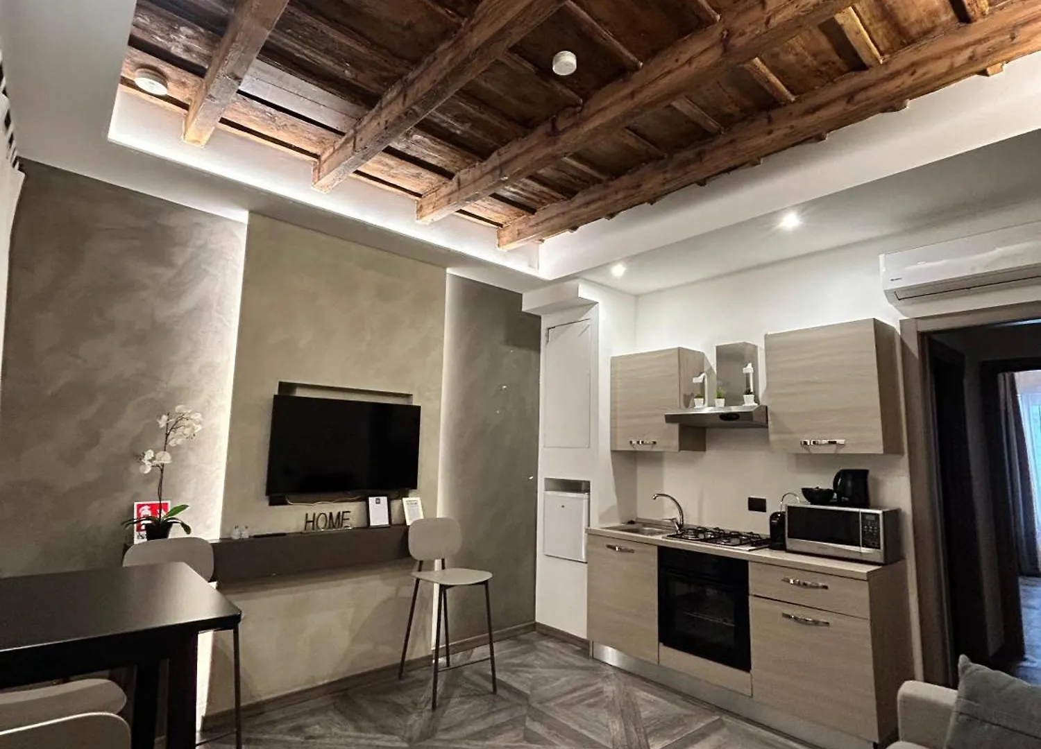 Davinci Apartament Near Duomo Milan